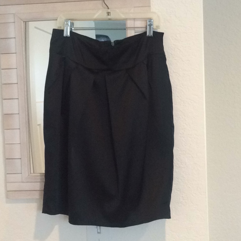 Pleated pencil skirt